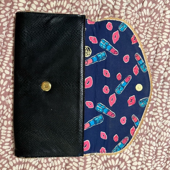 Lilly Pulitzer "Love Note" Lizard Clutch. Decorative Painted Elephant. - Picture 5 of 6